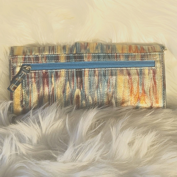 MUNDI Watercolor Wristlet - Picture 4 of 6
